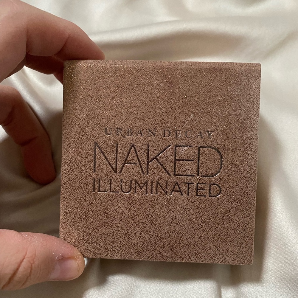 Urban Decay Naked illuminated